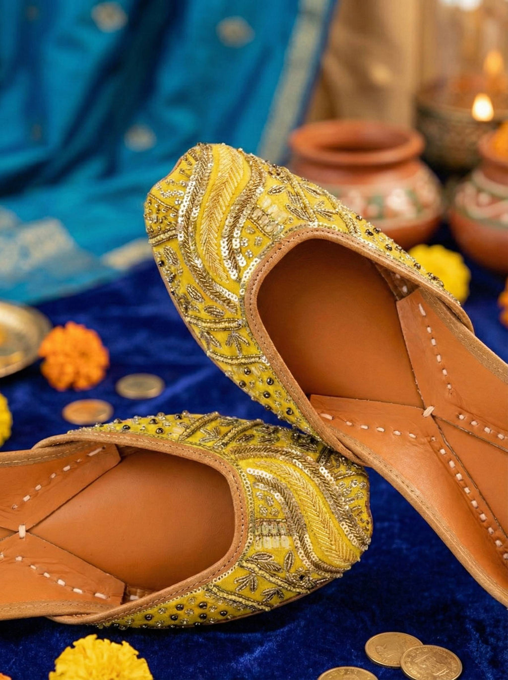Golden Glow Jutti