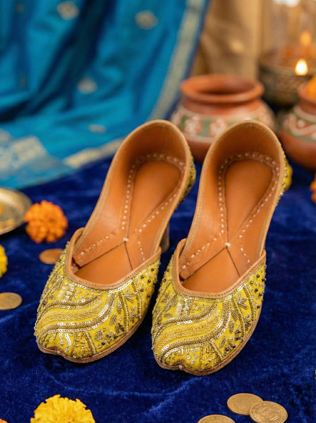 Golden Glow Jutti