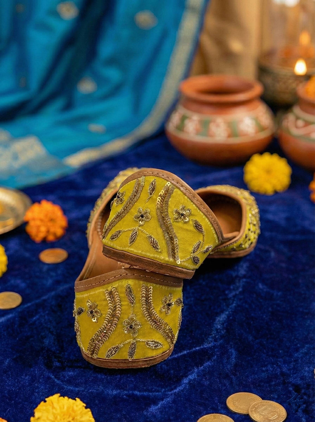 Golden Glow Jutti