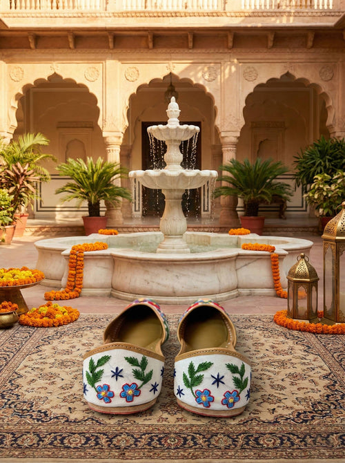 Gulzaar (white) Jutti